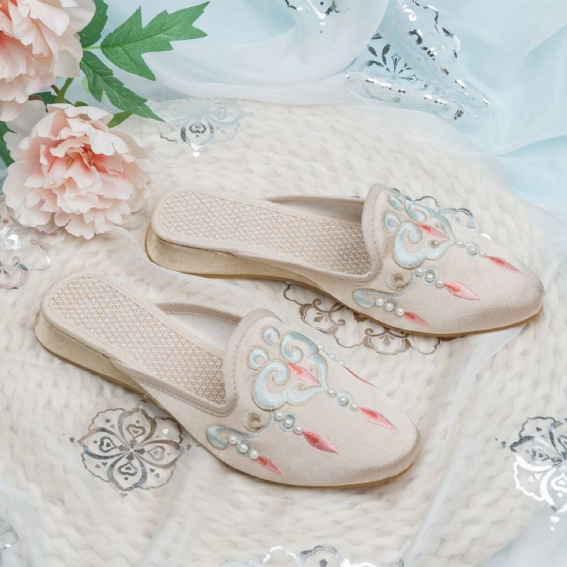 Baotou Sandalen Zomer Satijn Huis Slippers Lage Hakken Vrouwen Zachte Zolen Borduren Trouwschoenen Met Cheongsam