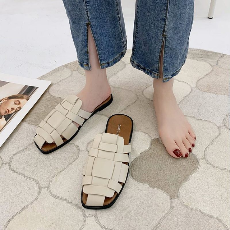 Baotou Slippers Dames 2024 Zomer Nieuwe Retro Strand Platte Geweven Sandalen Schoenen Muller