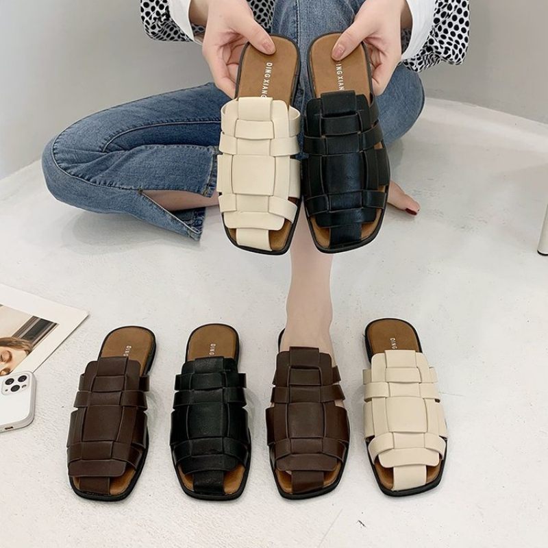 Baotou Slippers Dames 2024 Zomer Nieuwe Retro Strand Platte Geweven Sandalen Schoenen Muller