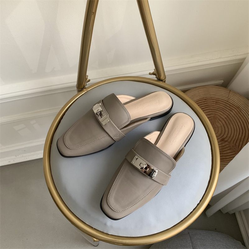 Slippers Dames Zomer 2024 Nieuwe Retro Vierkante Kop Lage Hak Geklede Schoenen Metalen Gesp Baotou Muller