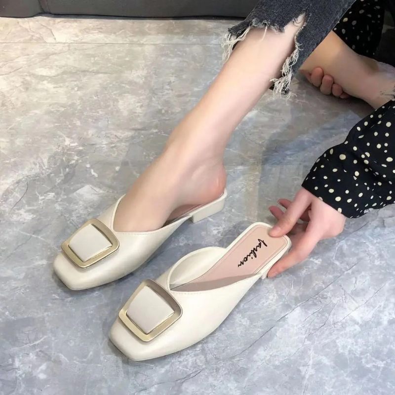 Vierkante Gesp Baotou Slippers Damesmode 2024 Nieuwe Muller Platte Hak Neus Sandalen Damesschoenen