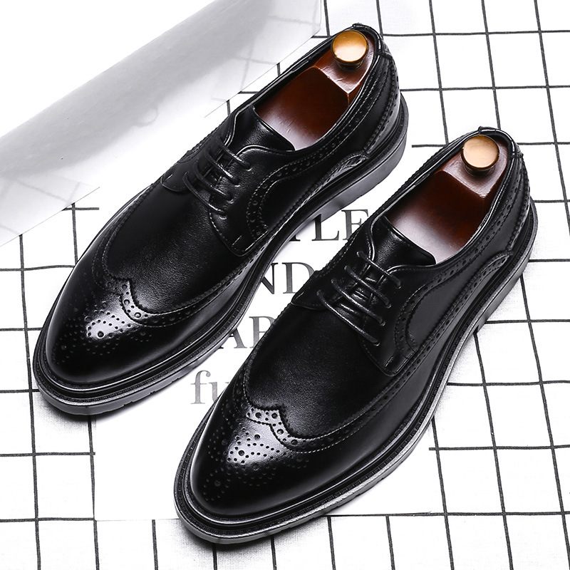 2020 Lente- En Zomer Heren Business Brogue Schoenen Gesneden Patroon Trendy Veters Puntige Neus Formele Kleding