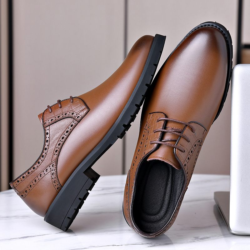 2024 Nieuwe Heren Business Casual Zwarte Brogue Schoenen Gesneden Herenschoenen Klassieke Jurk Vee