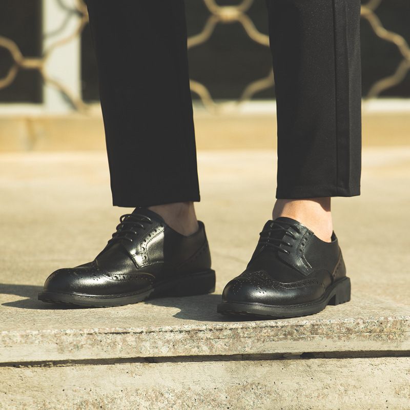 2024 Nieuwe Lederen Gesneden Brogue Schoenen Formele Zwarte Casual Heren Zakelijke