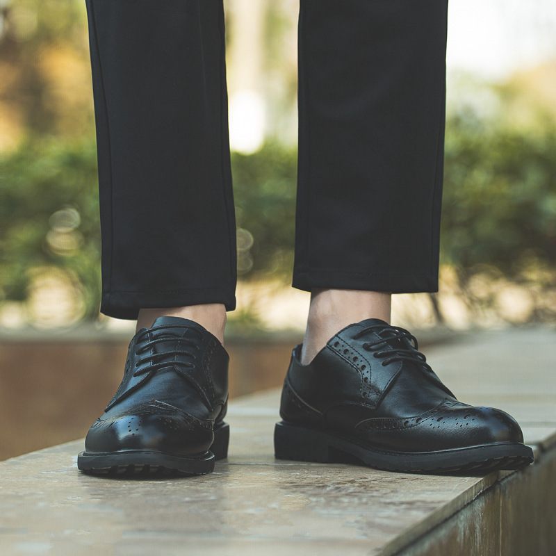 2024 Nieuwe Lederen Gesneden Brogue Schoenen Formele Zwarte Casual Heren Zakelijke