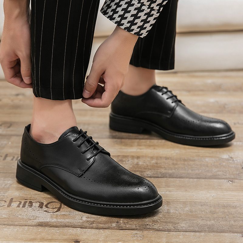 Brogue Schoenen Spitse Neus Geklede Heren Winter Nieuwe Innerlijke Verhoogde Business Casual Koeienhuid