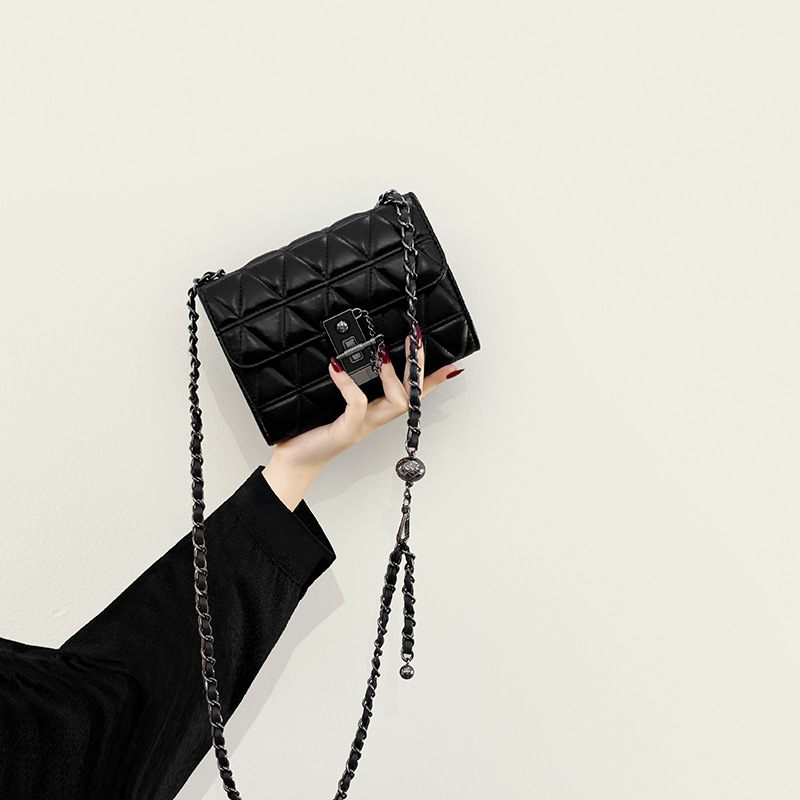 High-end Damesherfst En Winter 2024 Nieuwe Textuur Lipstick Tas Retro Crossbody Mini Chain Bag Trend