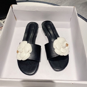 2024 Nieuwe Camellia Slippers Vrouwen Platte Een Woord Sandalen Mode Strand Hak Schoenen