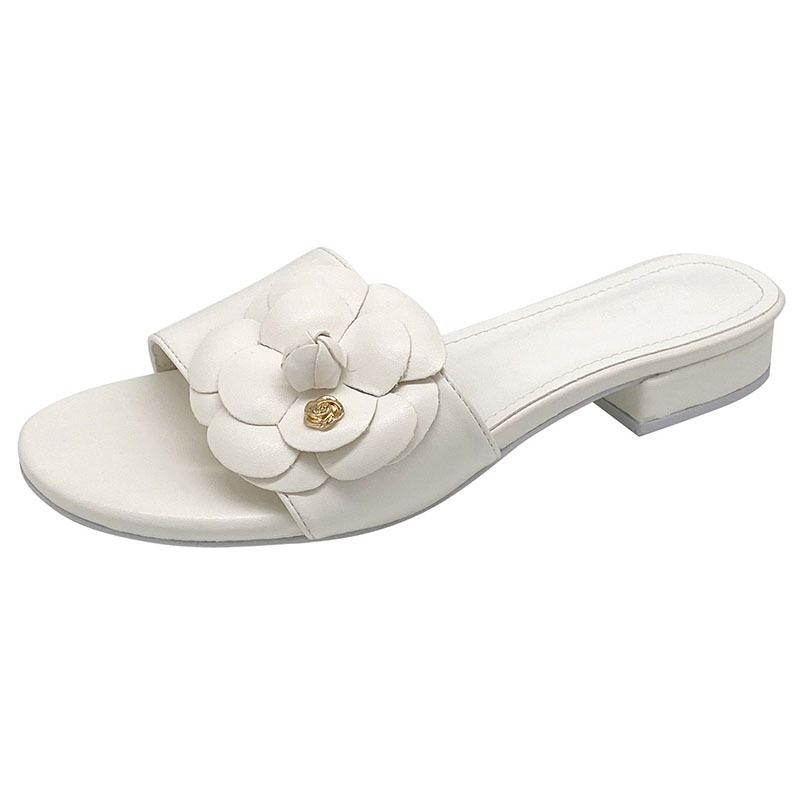 2024 Nieuwe Camellia Slippers Vrouwen Platte Een Woord Sandalen Mode Strand Hak Schoenen