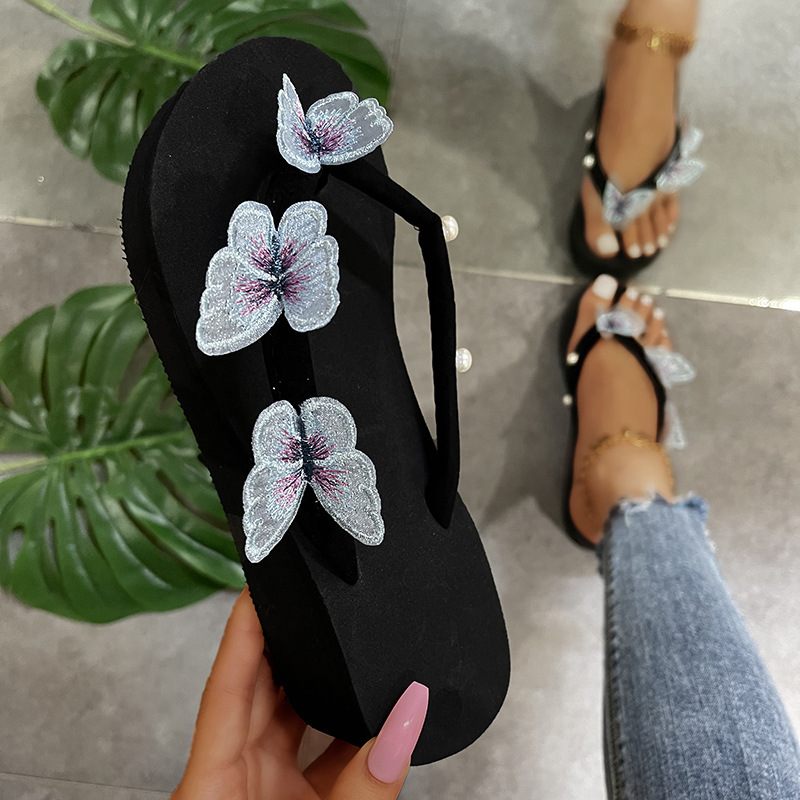 Nieuwe Butterfly Flip-flops Dames Dikke Bodem Wedge Een Woord Riem Parel Grote Maten Strand Sandalen Slippers