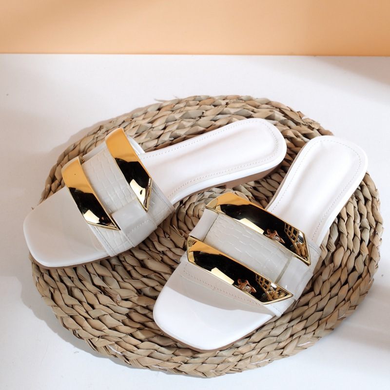 Nieuwe Grote Maat Damesslippers Retro Persoonlijkheid Knop Platte Sandalen Slippers Mode Zomerslippers Dames