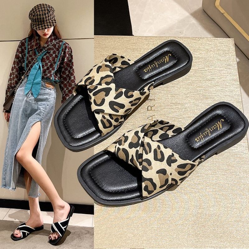 Slippers Dames Zomer Nieuwe Flat Bottom Fashion Out Zachte Bodem Strand Sandalen Schoenen