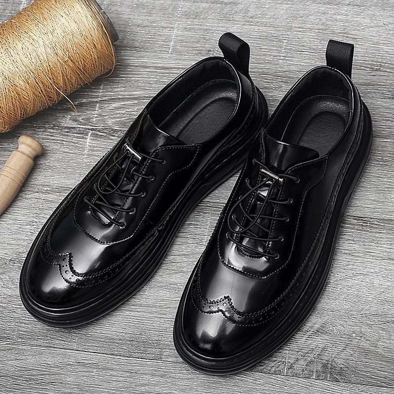 Trendy Binnenverhogende Schoenen Business Casual Geklede Heren Glanzend Lakleer Luchtkussen Brogue