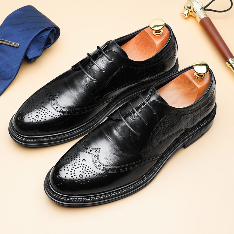 Voorjaar 2024 High-end Geklede Schoenen Heren Lederen Business Brogue Gesneden Trendy Bruidegom Trouwschoenen