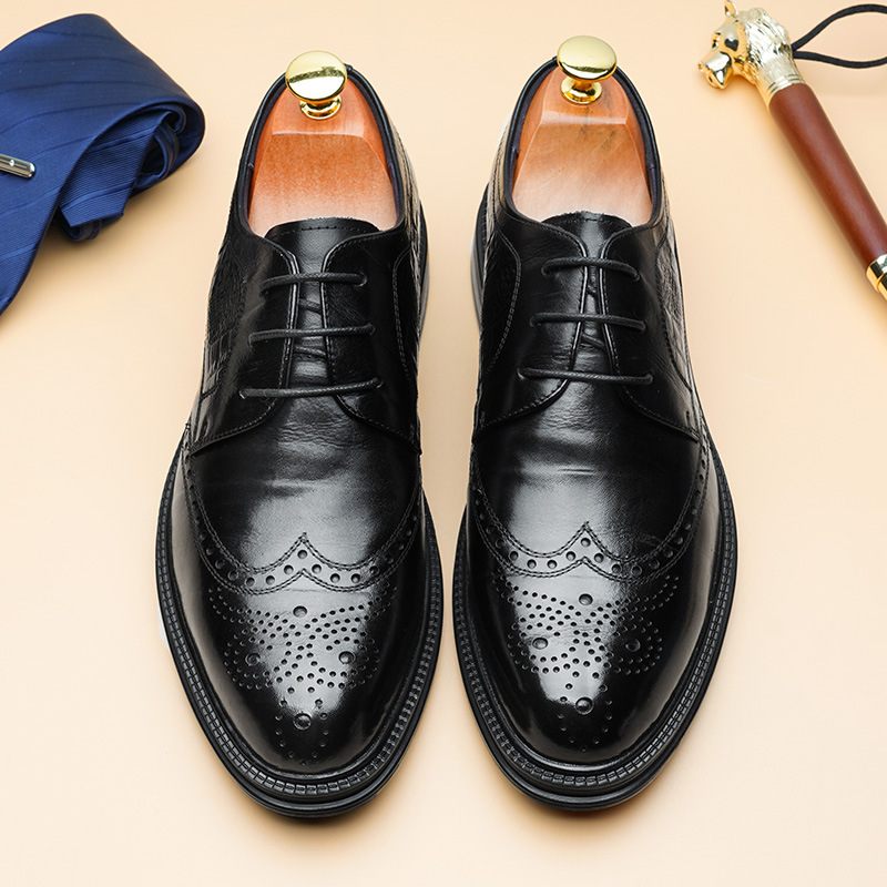 Voorjaar 2024 High-end Geklede Schoenen Heren Lederen Business Brogue Gesneden Trendy Bruidegom Trouwschoenen