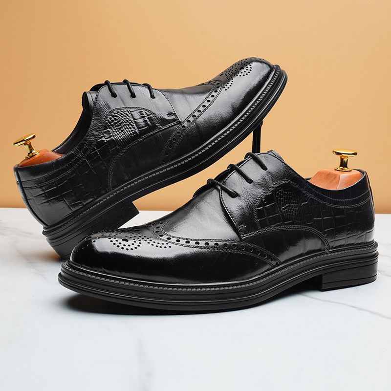 Voorjaar 2024 High-end Geklede Schoenen Heren Lederen Business Brogue Gesneden Trendy Bruidegom Trouwschoenen