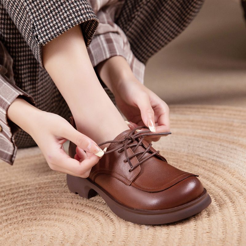 Koeienhuid Loafers Dames 2024 Lente Nieuwe Zachte Zolen Lederen Brogue Schoenen Geklede Platte