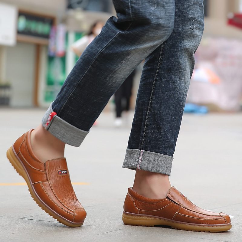 Lente Nieuwe Lederen Casual Herenschoenen Leren Zachte Bodem Platte Schoenen Ademende Instappers Met Ronde Neus