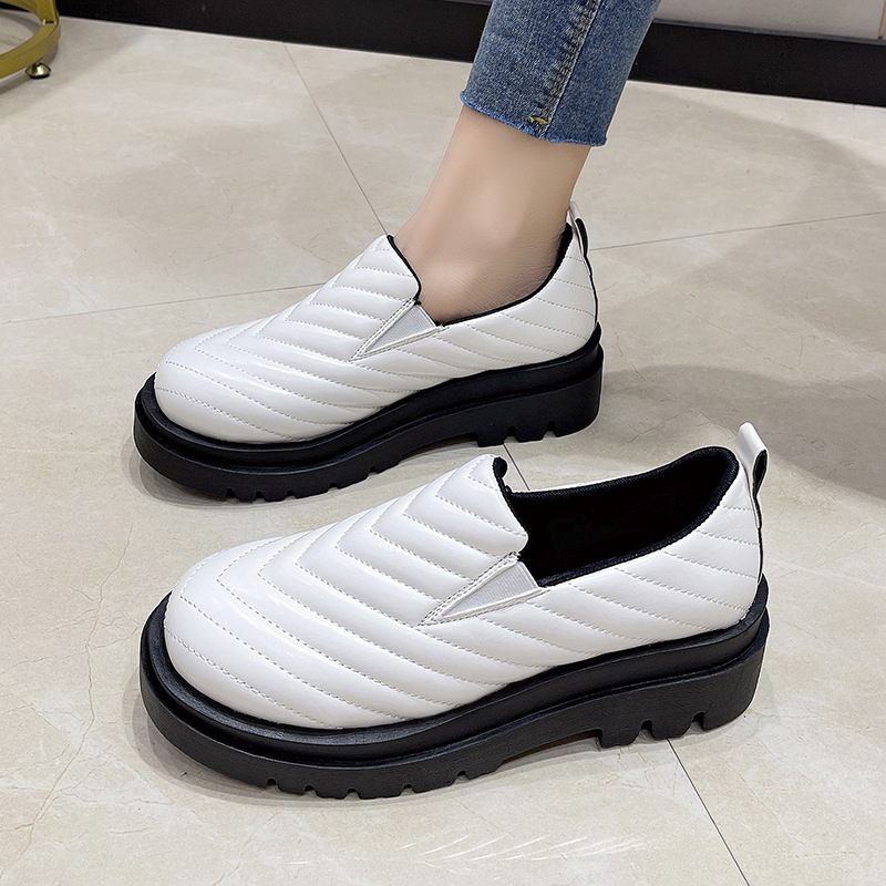 Loafers Dames 2024 Lente Nieuwe Grote Maten Broodschoenen Dikke Zolen Slip-on Trendy Casual Platte Schoenen