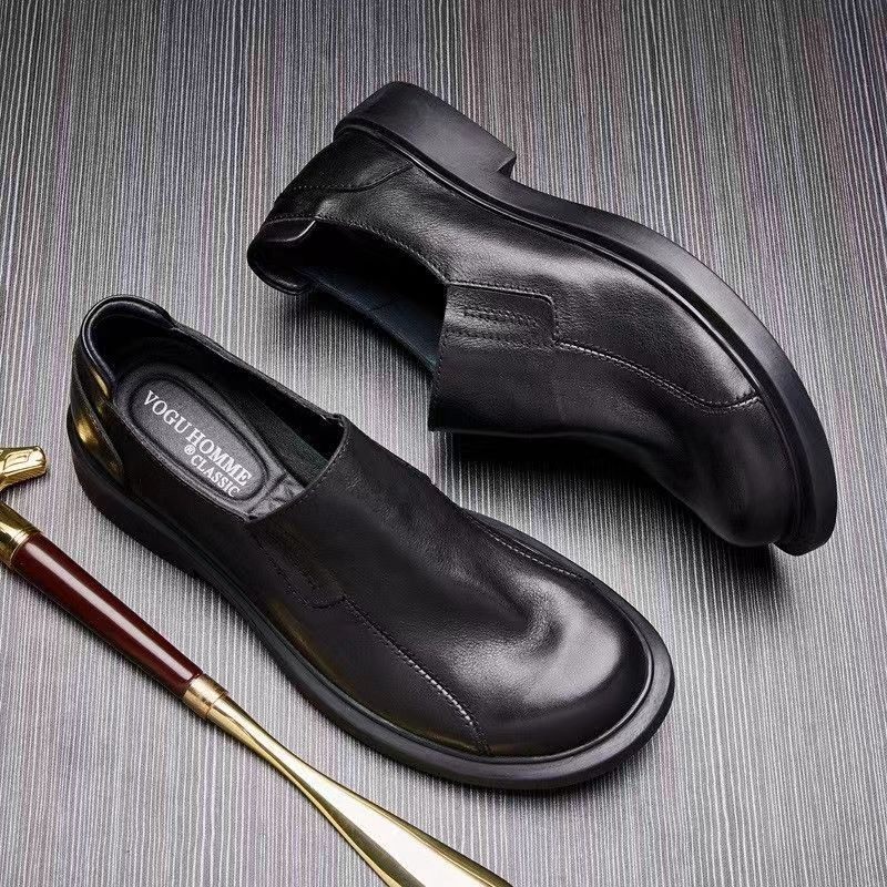 2024 Nieuwe Heren Lederen Grote Teen Formele Schoenen Slip-on Casual Ronde Neus Ademende Zakelijke