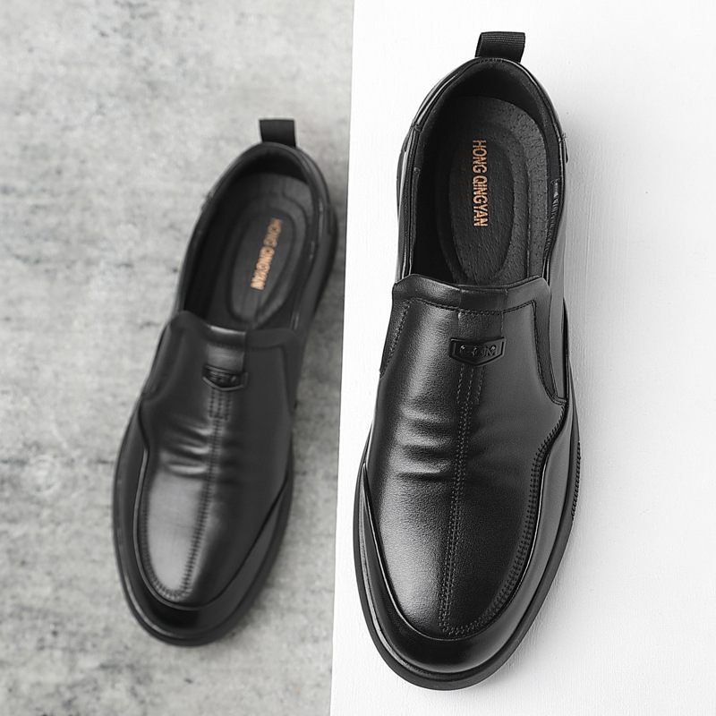 2024 Nieuwe Leren Heren Geklede Schoenen Slip-on Platte Zachte Antislip Herenschoenen