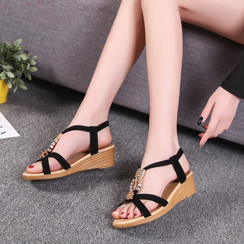 2024 Nieuwe Platte Sandalen Dames Zomer Plat Met Kralen Bohemian Open Teen Zoete Student Strand Schoenen