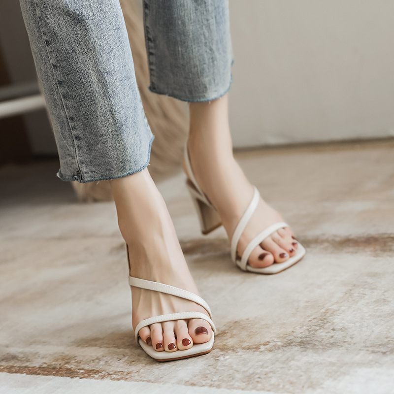 2024 Nieuwe Sandalen Dames Zomer Vierkante Neus Damesschoenen Dikke Hak Romeinse Schoenen Trendy Open Teen Hoge Hakken