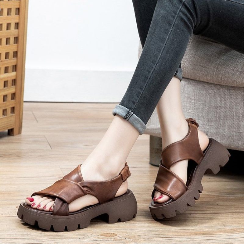 2024 Zachte Leren Sandalen Dames Middenhak Dikke Zolen Open Tenen Zomer Nieuwe Casual Damesschoenen Trendy Strappy Romeinse Schoenen Vrouwen