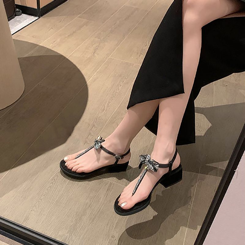 2024 Zomer Nieuwe Stijl Dikke Hak Strass Strik Platte Knijpsandalen Dames Strandsandalen